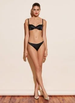 Fleur Du Mal Luxe Thong -Lingerie Store 190619 FLEURDUMAL SHOT 13 1219 9c5ce5cf 9d86 44b8 a8a2 5a025b31a41f