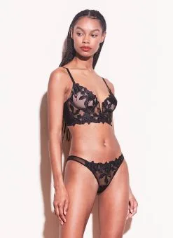 Fleur Du Mal Lily Embroidery Cheeky -Lingerie Store 190930 FLEURDUMAL SHOT 12 2158full 45ee5c93 3146 4c33 90b7 de731020f0d5
