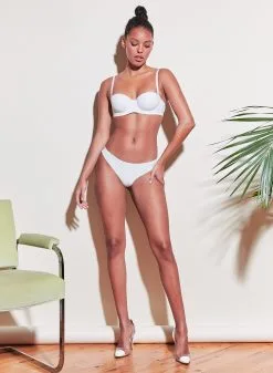 Fleur Du Mal Charlotte Lace Seamless Thong -Lingerie Store 210201 FLEURDUMAL SHOT 16 1783full