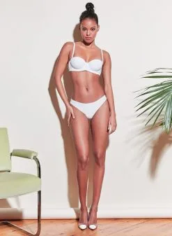 Fleur Du Mal Charlotte Lace Seamless Thong -Lingerie Store 210201 FLEURDUMAL SHOT 16 1819full