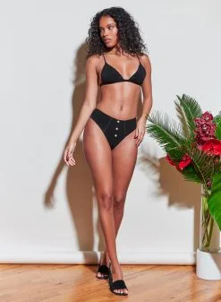 Fleur Du Mal Organic Cotton Cheeky -Lingerie Store 210317 FLEURDUMAL SHOT 13 2066full 0ce99521 e1c2 4995 bcd3 67fbf6af59ca