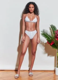 Fleur Du Mal Organic Cotton Luxe Triangle Bra -Lingerie Store 210317 FLEURDUMAL SHOT 17 2578full 492a14d2 1331 4345 80e5 79901f3d4691