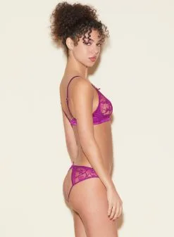 Fleur Du Mal Magnolia Lace Unlined Demi Bra -Lingerie Store FDM 050322 1 0708crop cf0f9748 4f8f 4b6d bdb6 eb451b7e356a