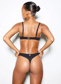 Fleur Du Mal Seamless No Show Thong -Lingerie Store SHOT 3 079web ee468610 1aa9 4f8e b378 301a11bb32ec